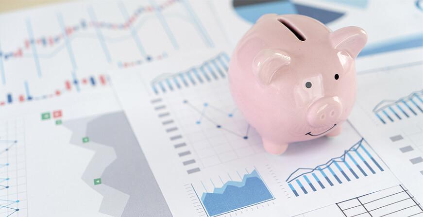 Alcancía sobre documentos financieros