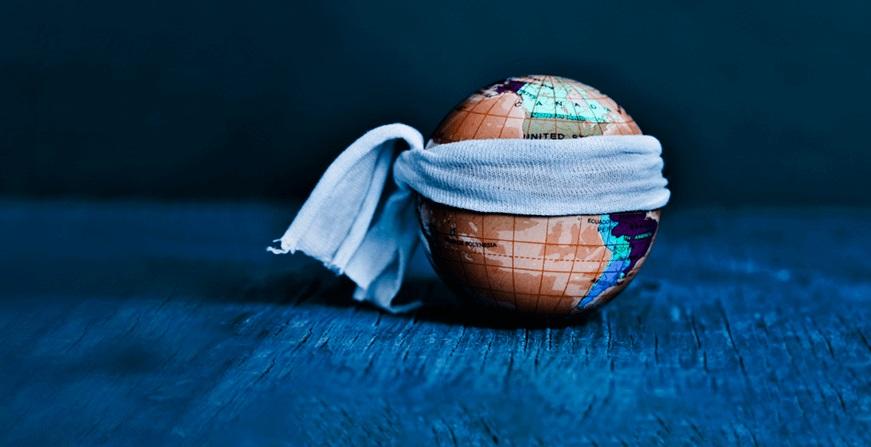 Globo terraqueo tridimensional con banda alrededor